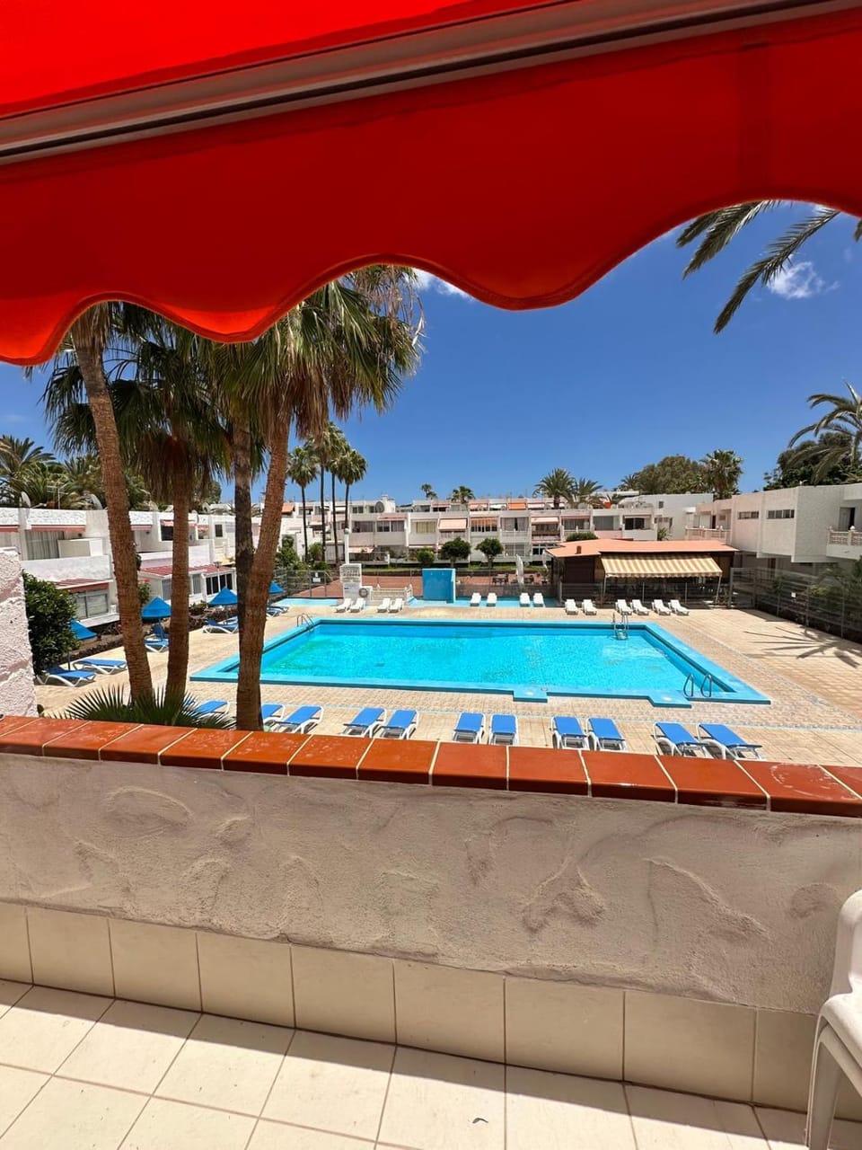 Pool view, Swimming pool, sunbed