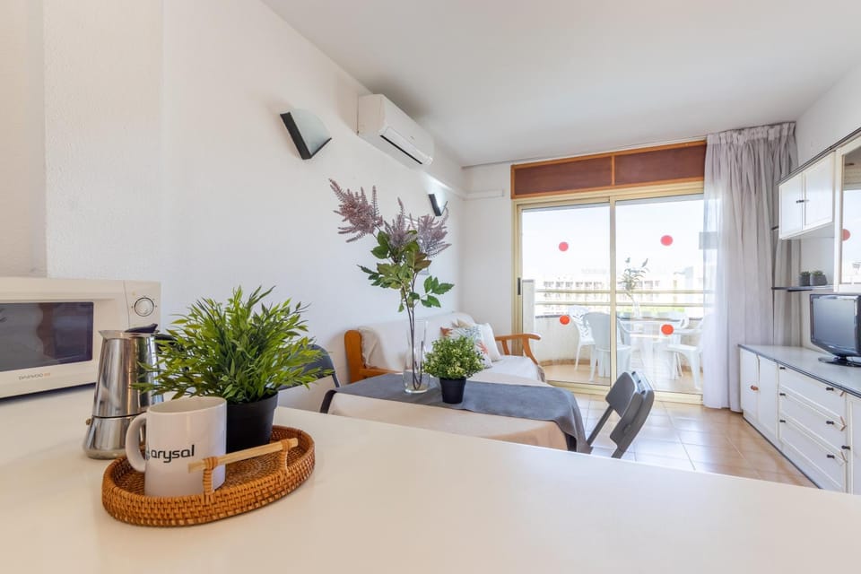 Living room, Dining area, air conditioner