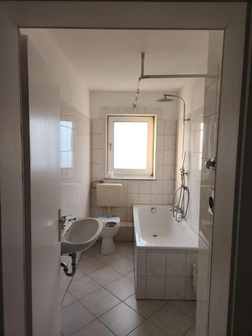 Shower, Toilet, Bathroom, Bath, towels