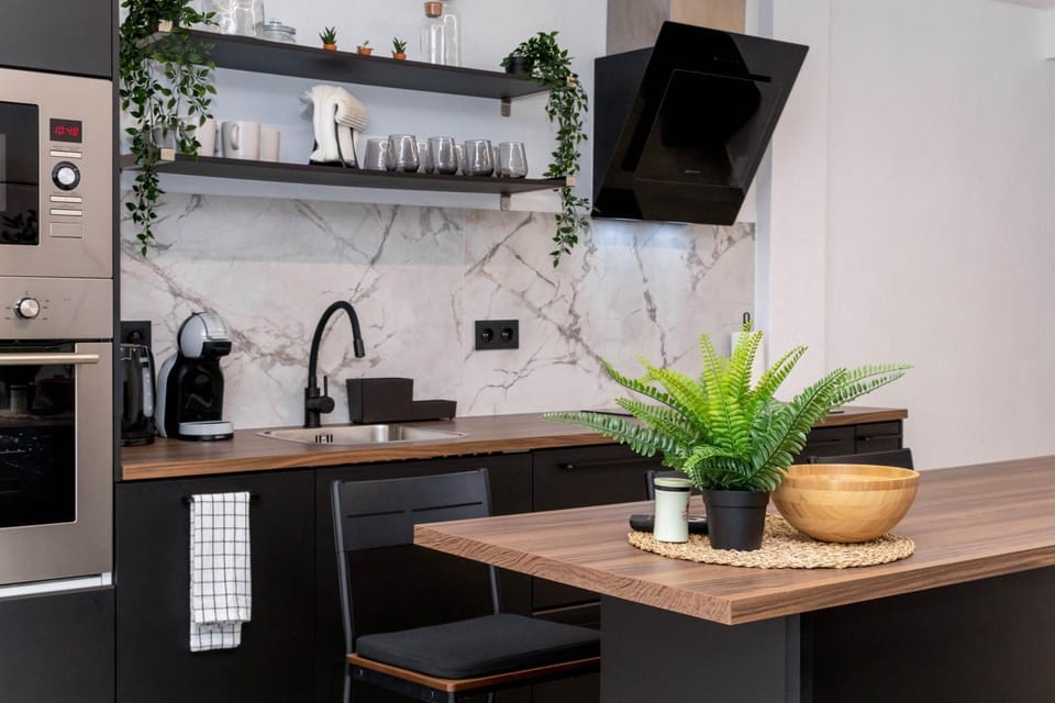 Coffee/tea facilities, Kitchen or kitchenette, minibar, pet friendly, stove