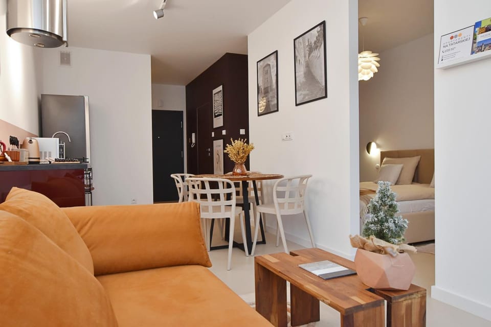 Kitchen or kitchenette, Living room, Seating area, Dining area