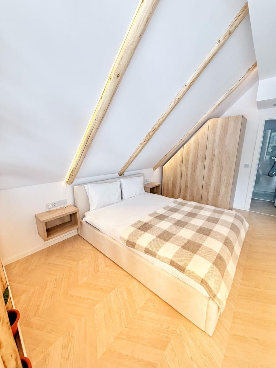 Bed, Photo of the whole room, Bedroom