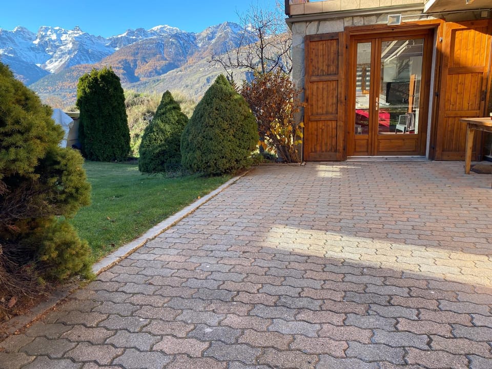 Property building, Spring, Day, Natural landscape, Garden, Garden view, Mountain view