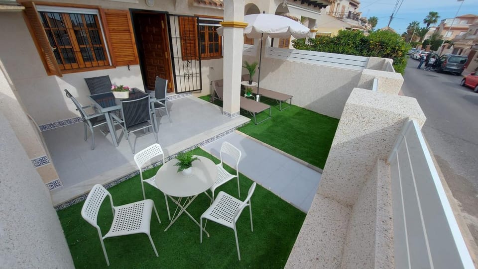 Casa Chloe, Alquiler Vacacional, urbanización Privada House in Torrevieja