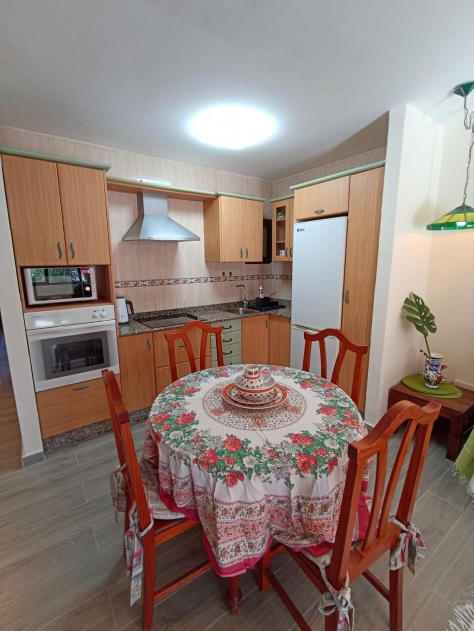Kitchen or kitchenette, Dining area, dishwasher, minibar, pet friendly, stove, toaster