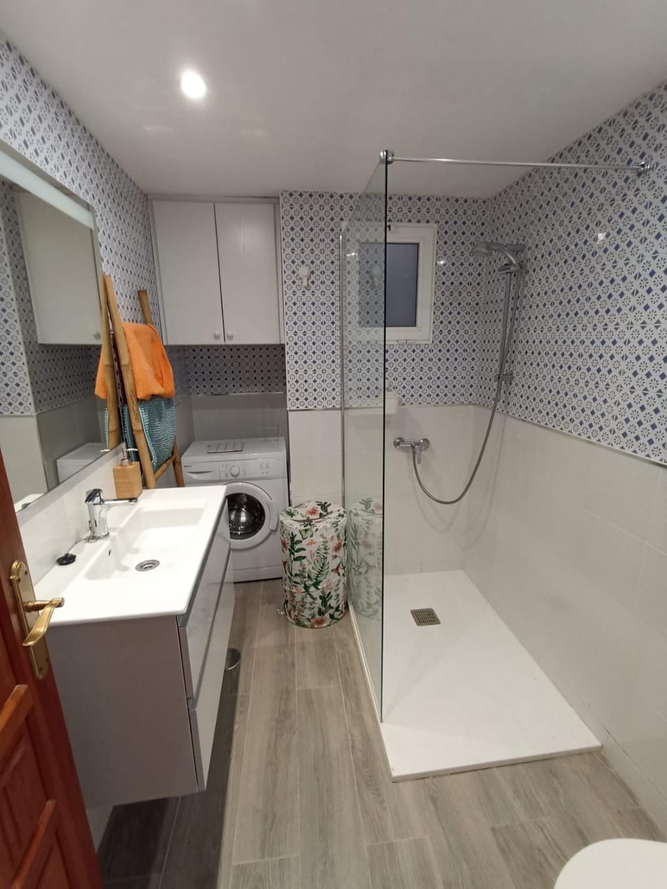 Shower, Bathroom, towels
