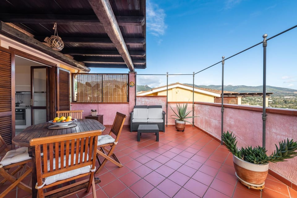 Property building, Balcony/Terrace, Living room