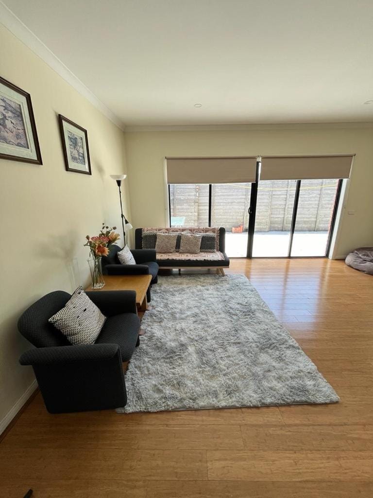 Spacious & Sunny 2BR with garage,11 min to airport House in Melbourne