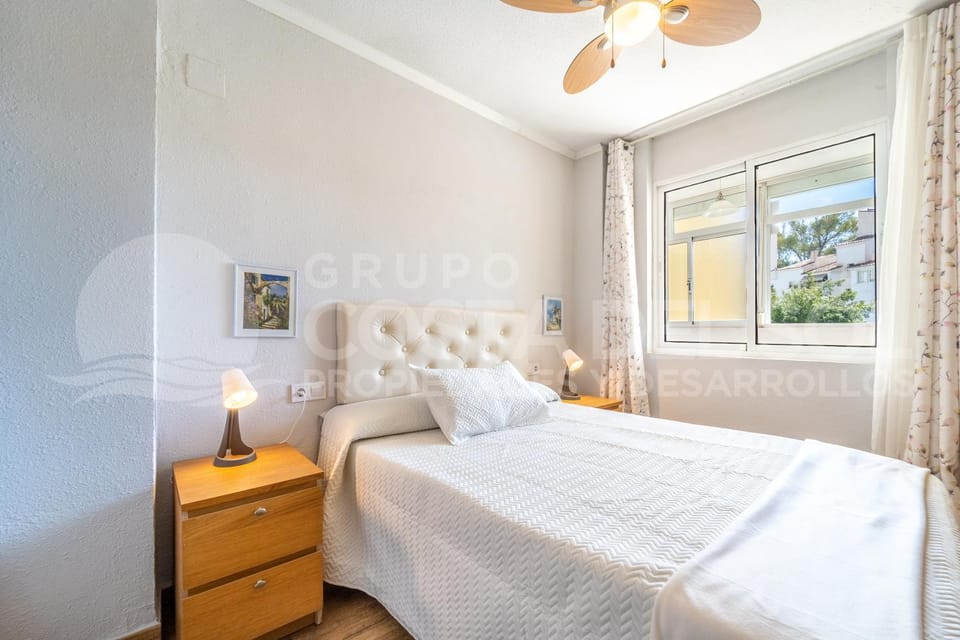 Bed, Bedroom, fireplace