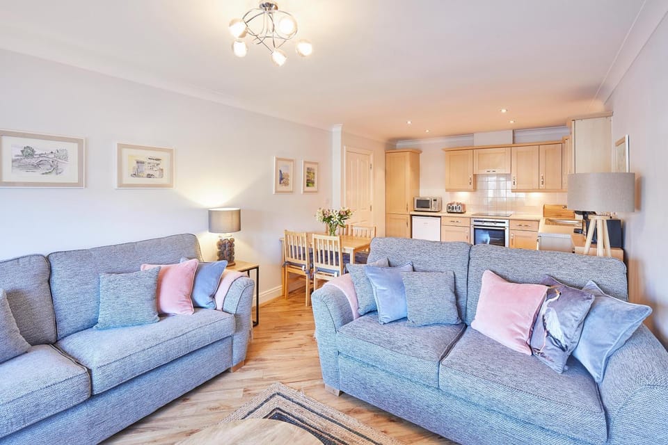 Kitchen or kitchenette, Living room, Seating area, Dining area, minibar, pet friendly, stove