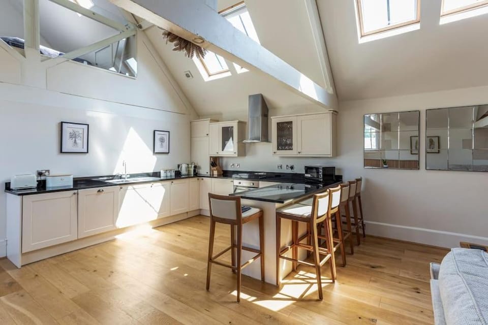 Kitchen or kitchenette, pet friendly, stove