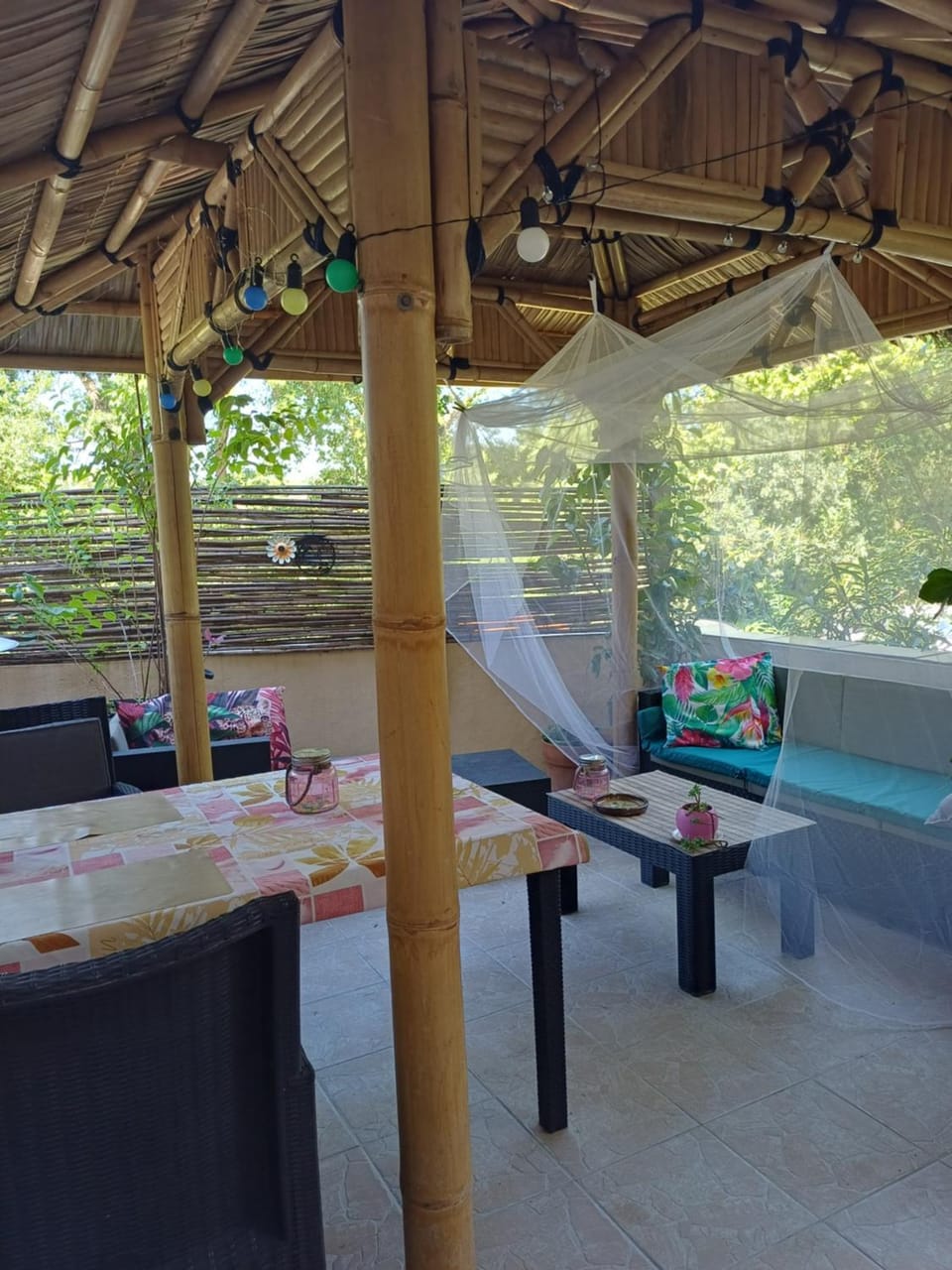 Petit studio, belle terrasse, piscine et parking privé Vacation rental in Occitanie