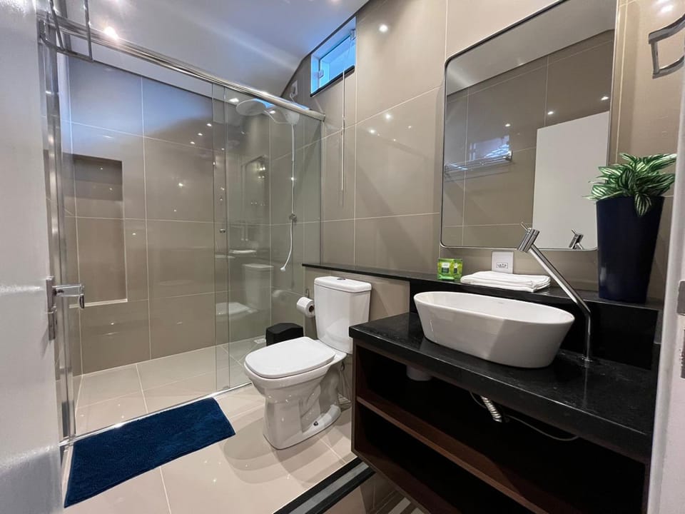 Shower, Toilet, Bathroom, towels