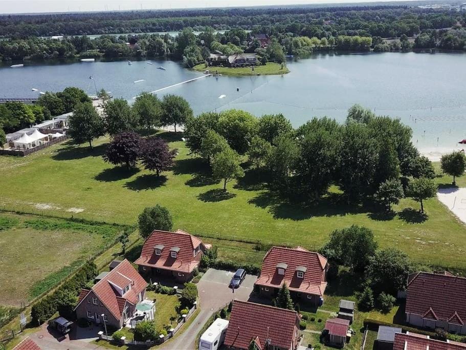 Property building, Day, Neighbourhood, Bird's eye view, Lake view
