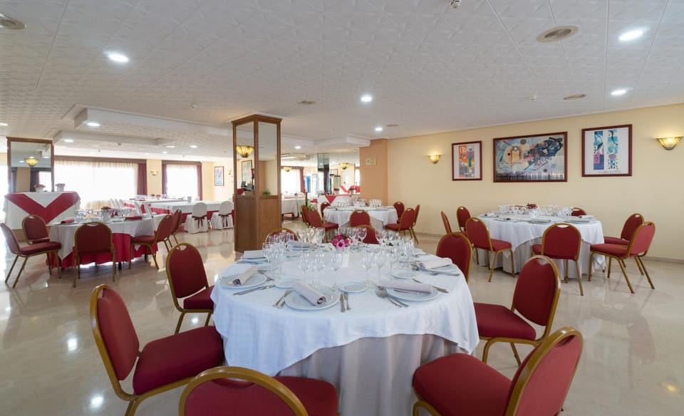 Restaurant/places to eat, Banquet/Function facilities
