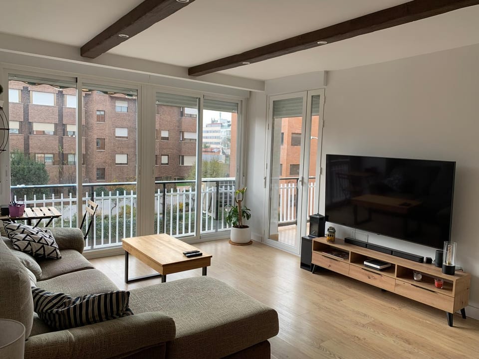 Communal lounge/ TV room, TV and multimedia, View (from property/room), Balcony/Terrace, Living room, Seating area