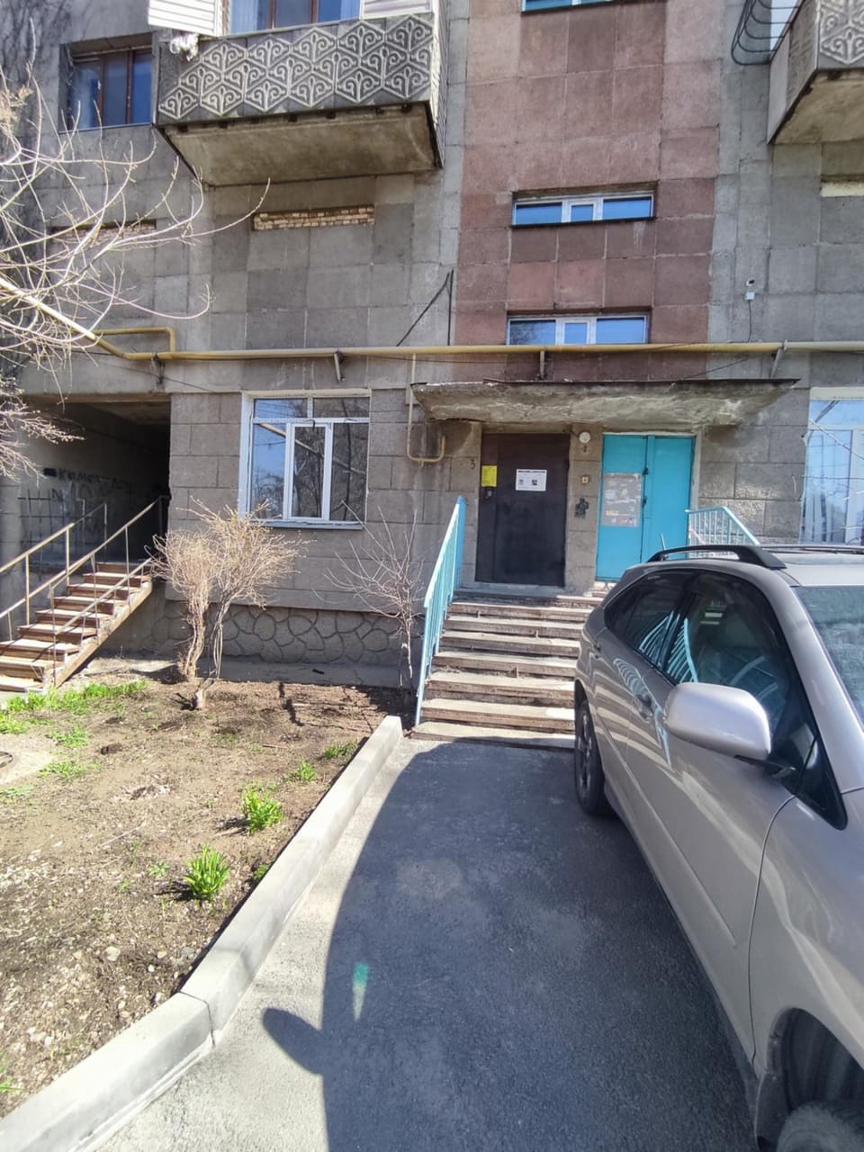 Property building, Facade/entrance, Day