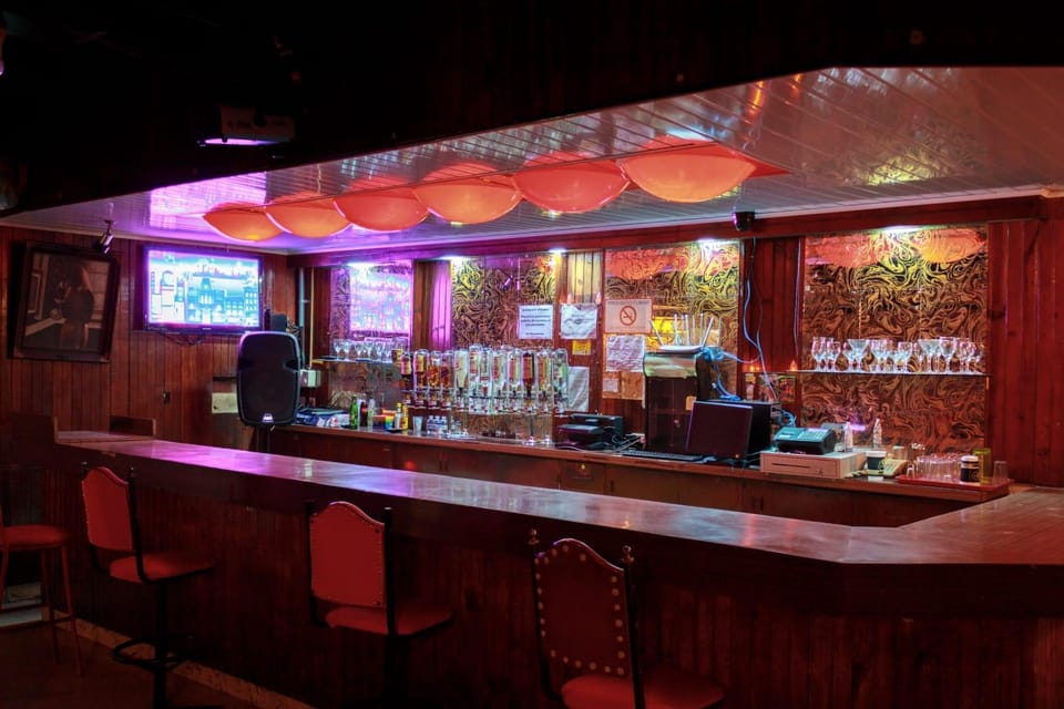 Lounge or bar, Lounge or bar