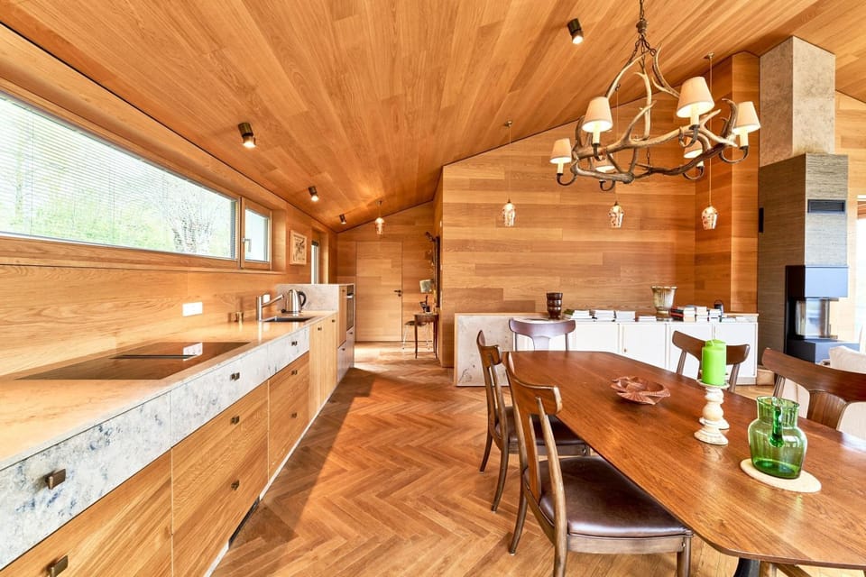 Kitchen or kitchenette, Dining area