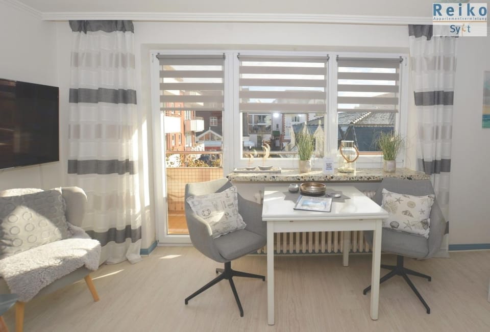 StrandFlucht, sehr Strandnah, im Herzen Westerlands, Balkon, 1 Zi Apartment in Westerland