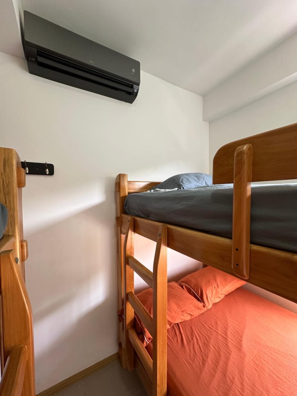 Bed, air conditioner