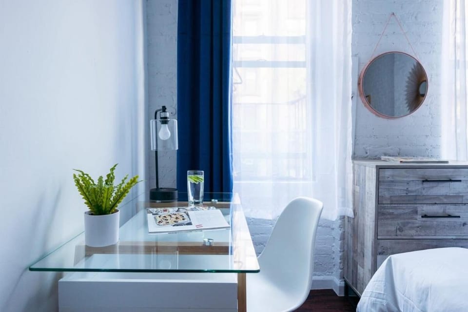 83-2FE UES Central Park Newly Furnished Studio Apartment in Upper East Side