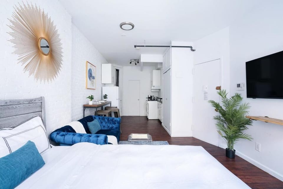 83-2FE UES Central Park Newly Furnished Studio Apartment in Upper East Side