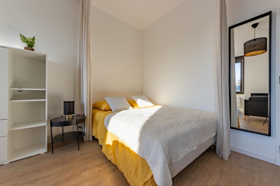 Bed, Photo of the whole room