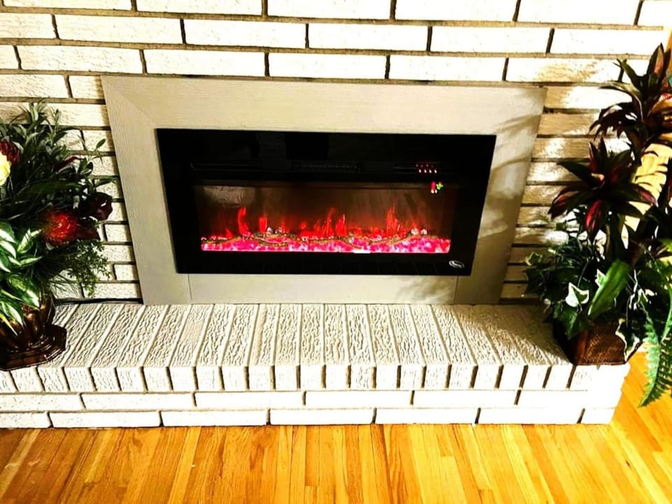 Cozy 5BR St Paul Home with Fireplace & Free Parking House in Maplewood