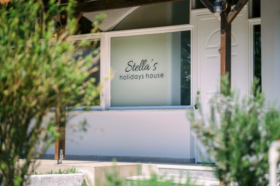 Day, Property logo or sign, Logo/Certificate/Sign, Text overlay