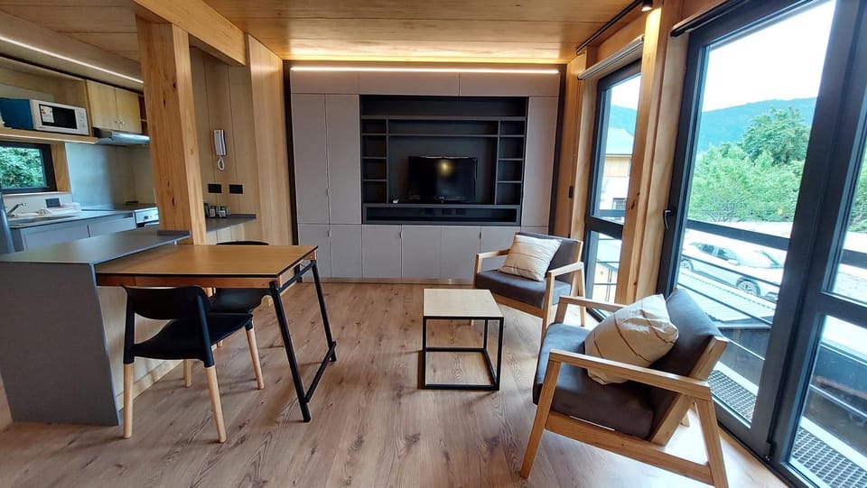 Living room, Dining area