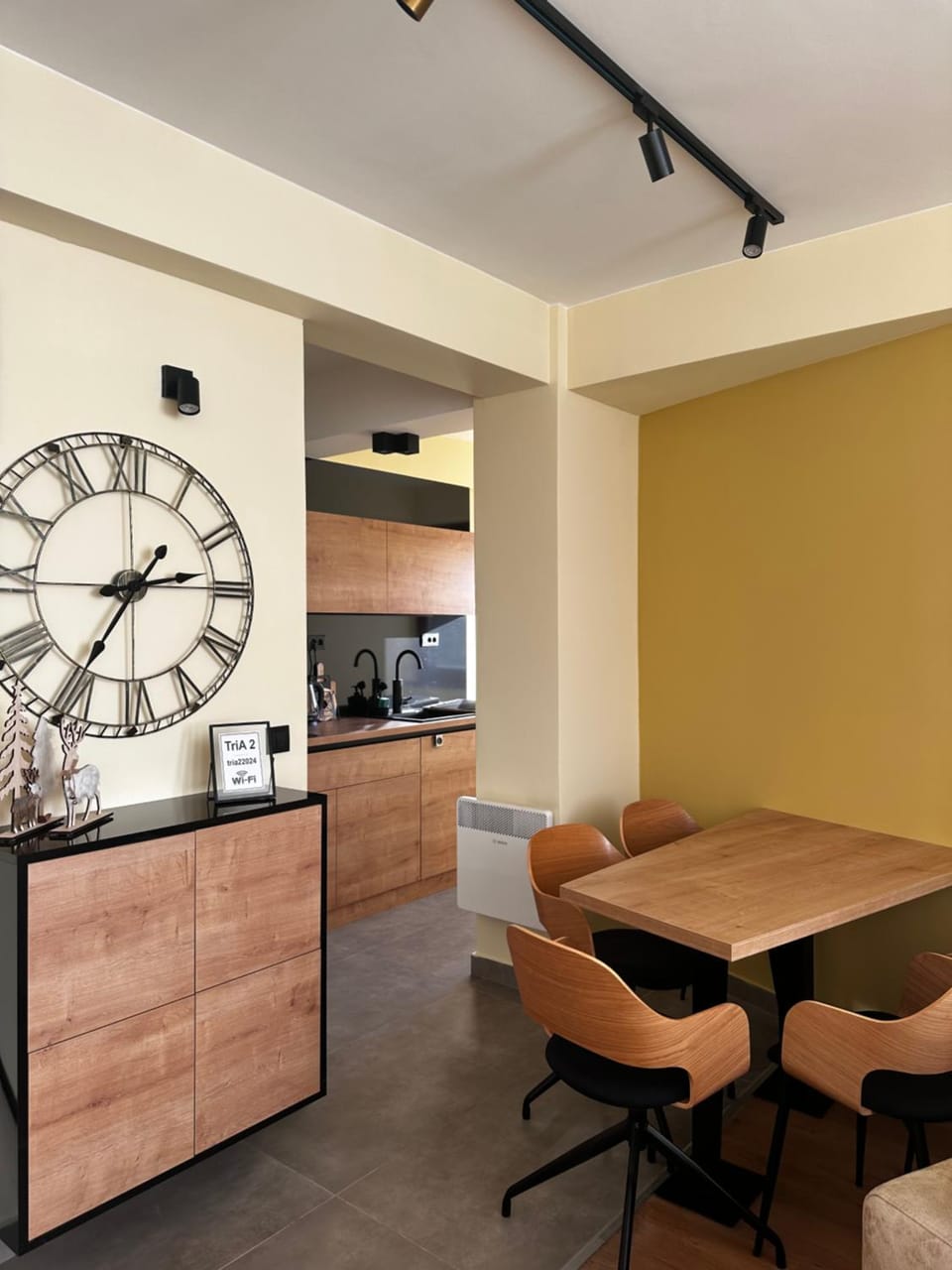 Dining area, kitchen