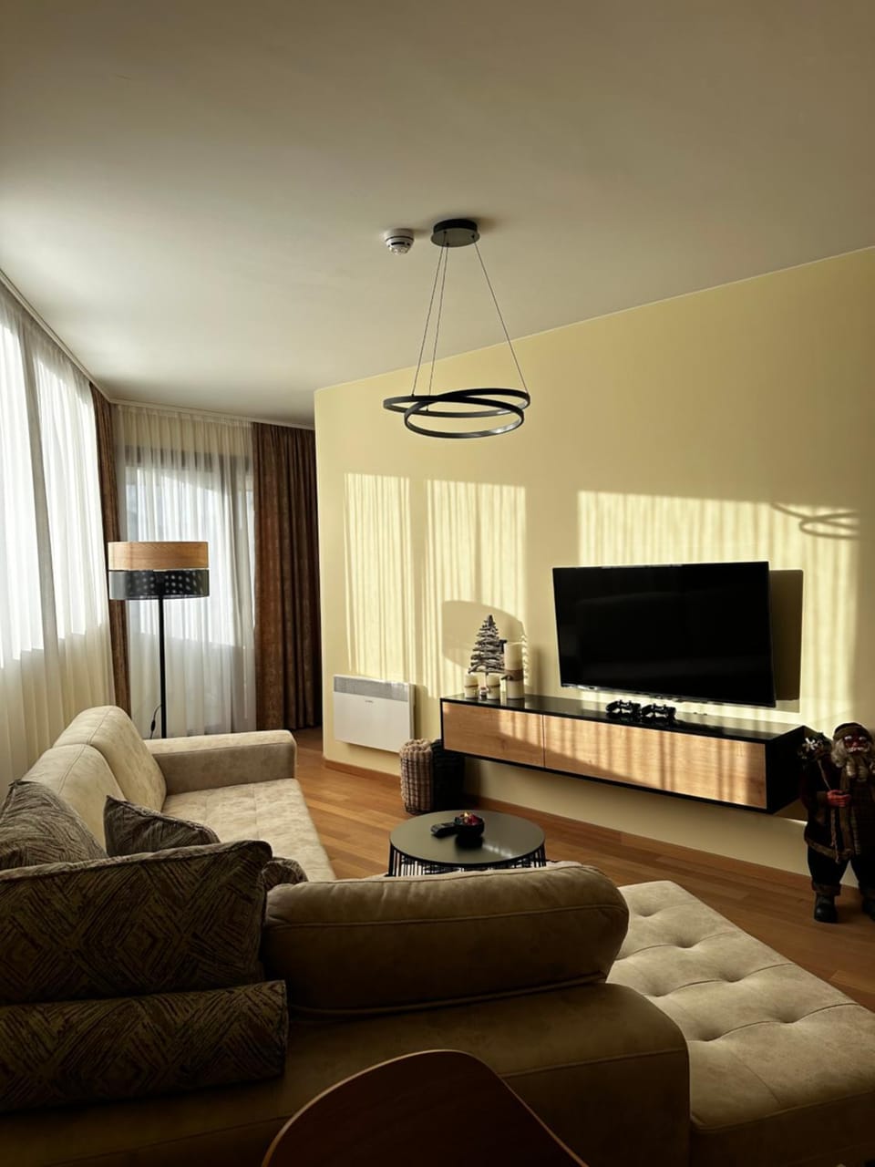 Balcony/Terrace, Living room, Seating area, Mountain view