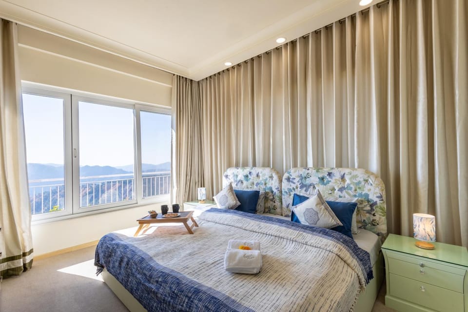 Bed, Natural landscape, View (from property/room), Photo of the whole room, Bedroom, Mountain view