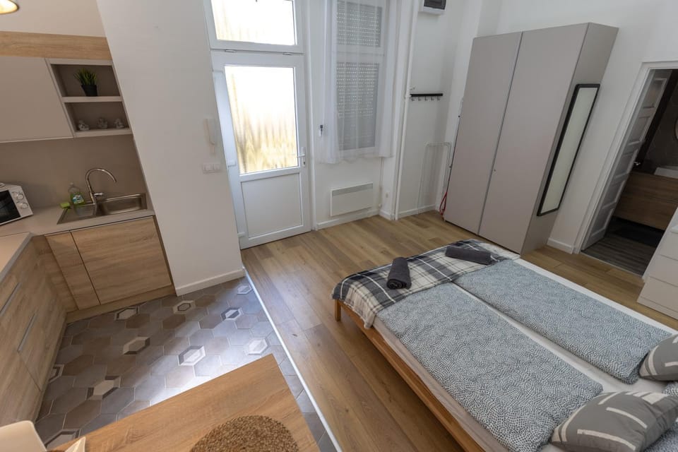 Photo of the whole room, Bedroom