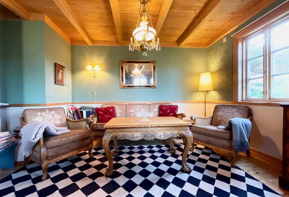 Living room, Seating area