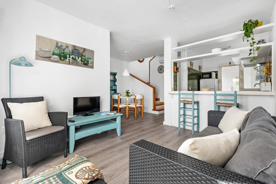 Communal lounge/ TV room, TV and multimedia, Living room, Seating area