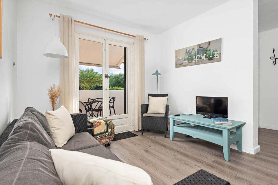 Communal lounge/ TV room, TV and multimedia, Living room, Seating area