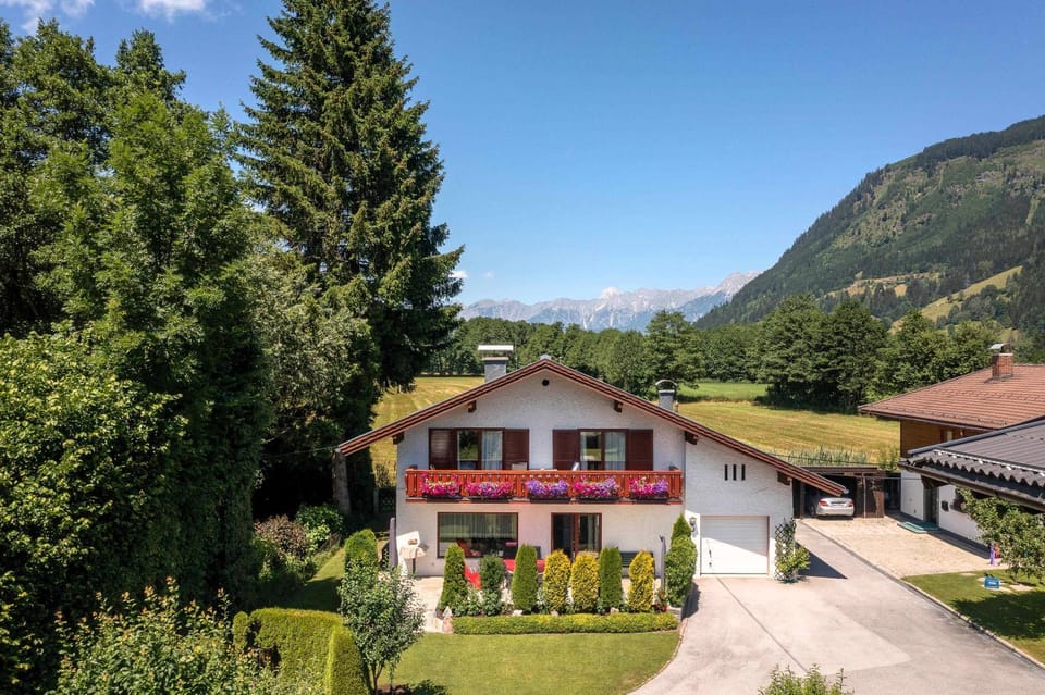 Property building, Garden, Balcony/Terrace
