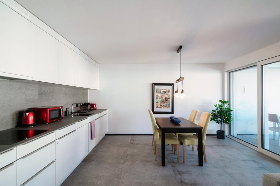 Coffee/tea facilities, Kitchen or kitchenette, Dining area