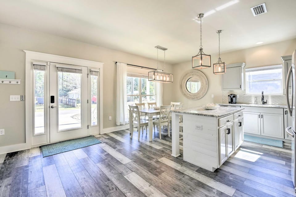 Modern Santa Rosa Beach Retreat w/ Yard & Patio! House in South Walton County