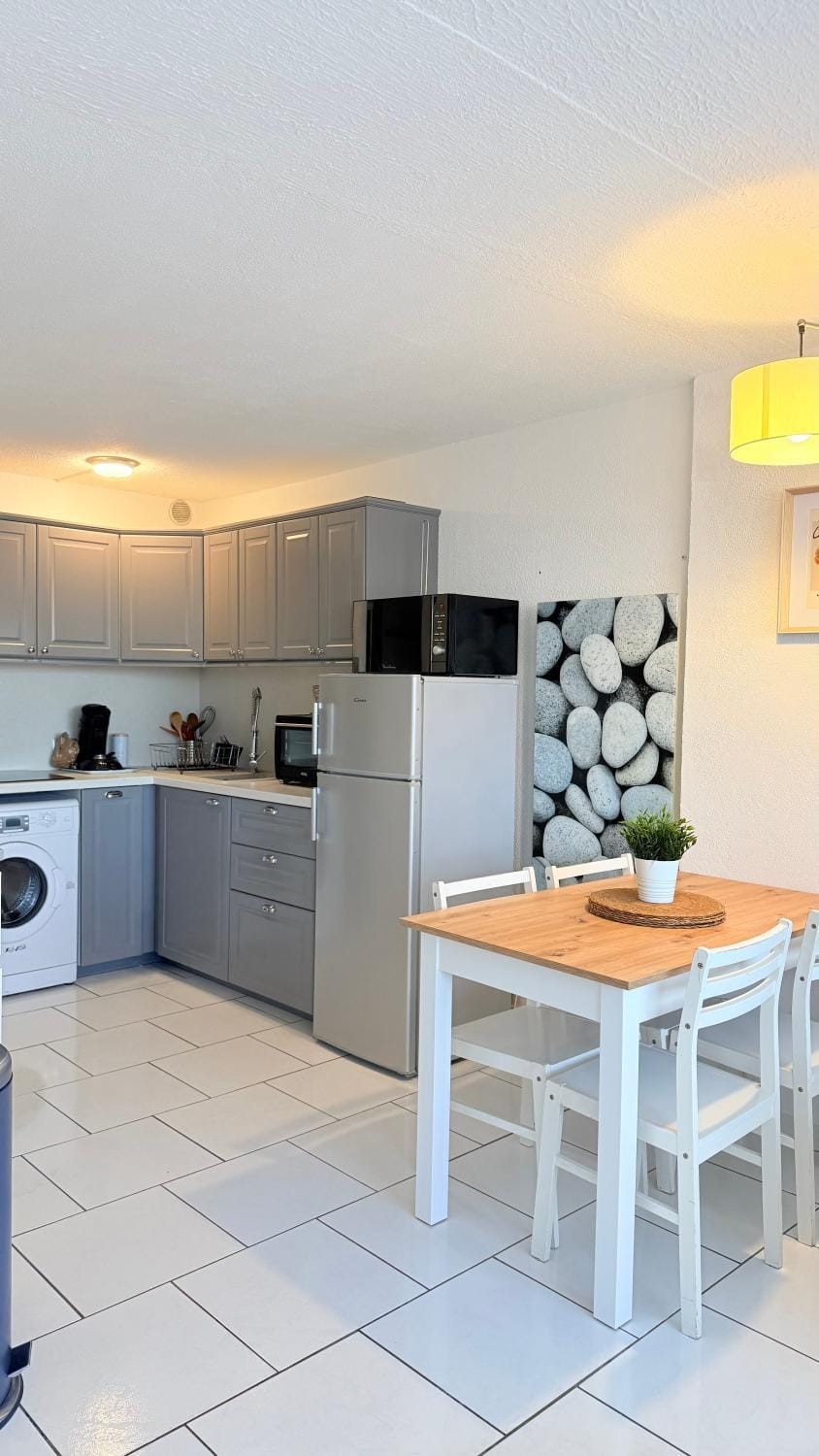 Appartement 6 personnes avec piscine secteur Richelieu, à 400m de la plage et à 650m du centre port Apartment in Agde