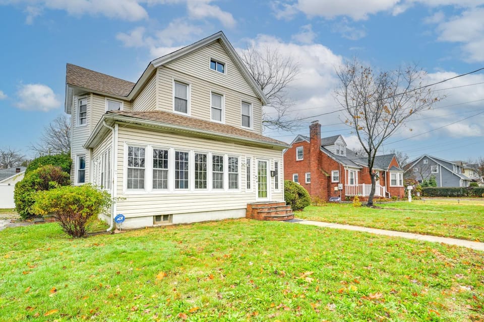 Charming Long Island Home w/ Fenced Yard! House in Long Island