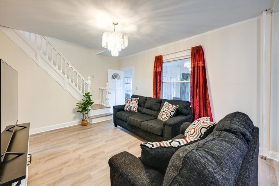 Charming Long Island Home w/ Fenced Yard! House in Long Island