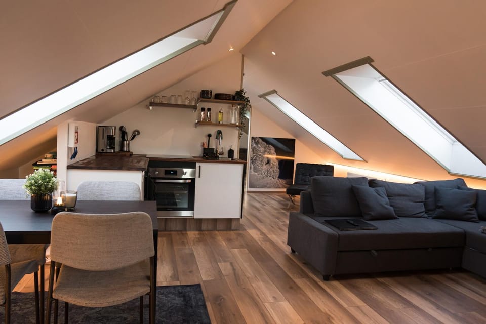 Kitchen or kitchenette, Living room, Seating area, Dining area, stove