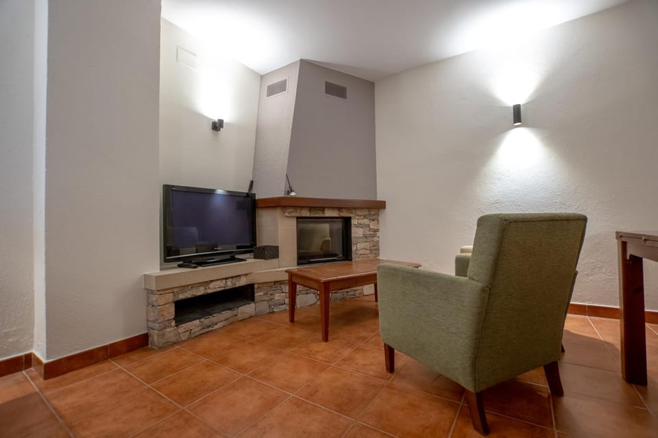 Communal lounge/ TV room, Living room, flat iron