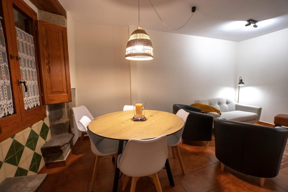Seating area, Dining area