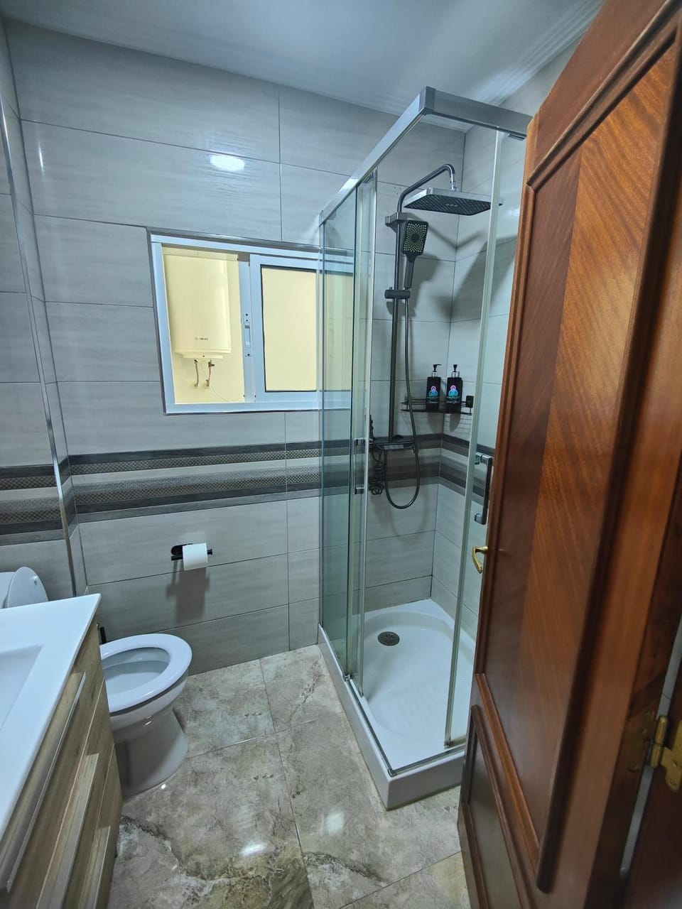 Shower, Toilet, Bathroom, bidet, towels