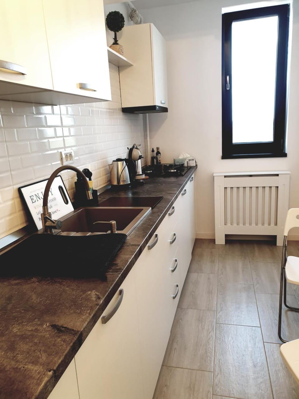 Coffee/tea facilities, Kitchen or kitchenette, stove, toaster