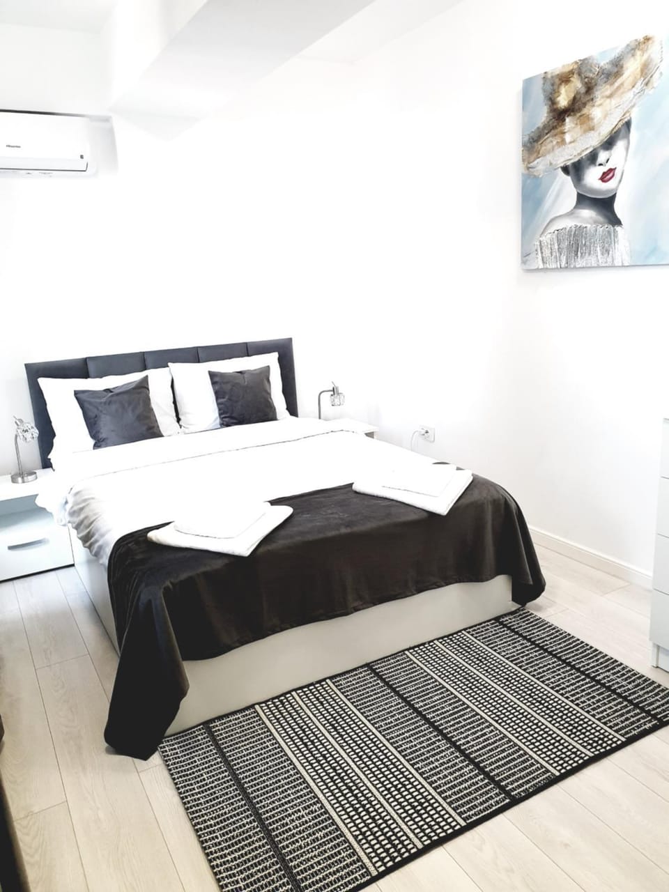 Bed, Photo of the whole room, Bedroom, air conditioner